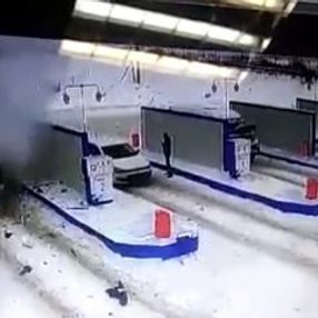 Rusya'da akaryakıt istasyonundaki araçta patlama