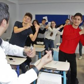 Geometri dersini müzikle sevdiren öğretmen