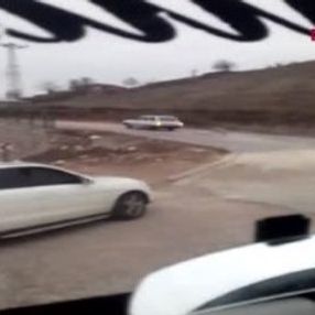Zincire bağladığı köpeği otomobilinin peşinden koşturdu