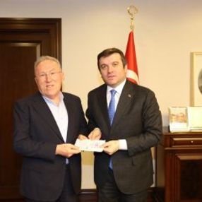 Japon öğrenciler Elazığ için para topladı