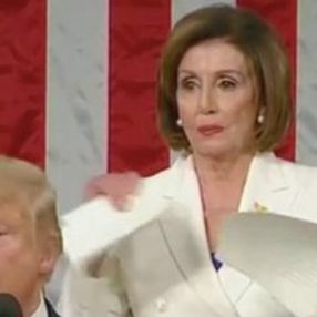 Temsilciler Meclisi Başkanı, Trump’ın konuşmasını yırttı