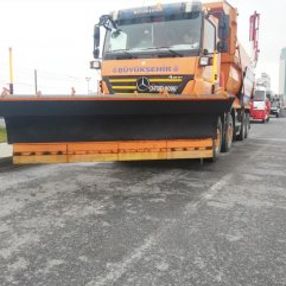 İstanbul'da kar küreme araçları hazır bekliyor