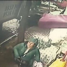 İzmir'de kaldırımda yürüyen kadın ölümden döndü
