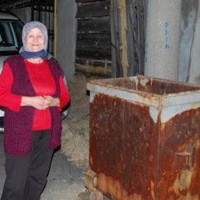Çöpe atılan yeni doğmuş bebeği mahalle sakinleri farketti