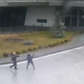 Eşiyle tartışan kadın, otogarda silahla havaya ateş etti