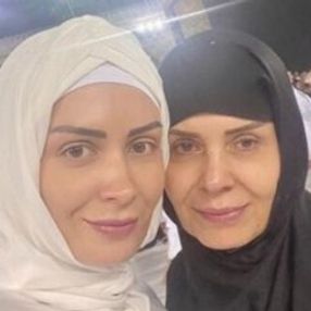 Irmak Atuk annesiyle umreye gitti