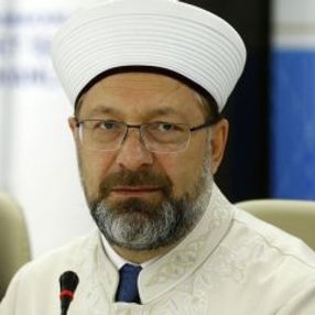 Erbaş, sigaranın haram olduğuna dair delil sundu