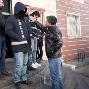 HDP binasının önünde gerginlik