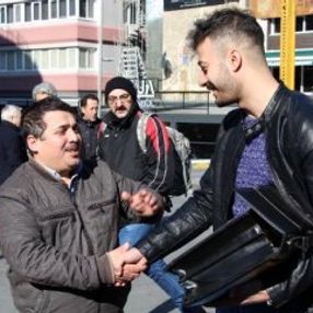 Taksisinde unutulan 70 bin lirayı sahibine teslim etti