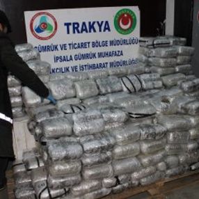 Kapıkule'de tırda 2 ton 70 kilo esrar ele geçirildi