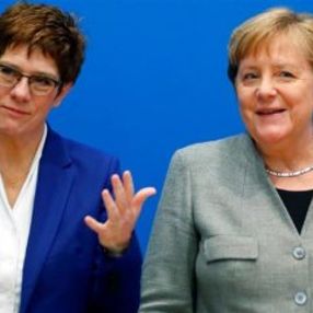 Merkel'in partisinin genel başkanı istifa etti