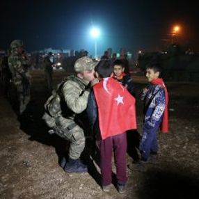 Takviye komandolar Suriye sınırında