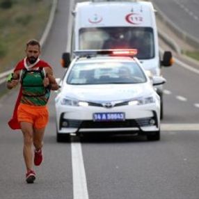 Türk bayrağını yırtan Yunan vekile koşulu tepki