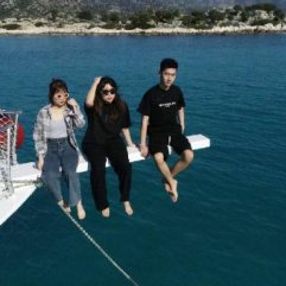 Çinli turistlerin Antalya'da deniz keyfi