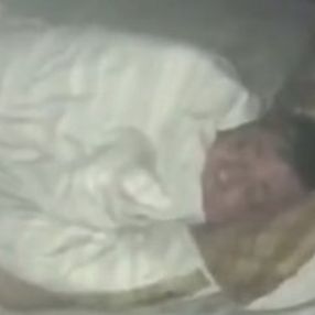 Mutfağı yanarken uyumaya devam eden adam