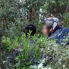 Çakmak gazı çeken gençlere polis baskını