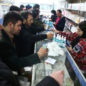 İran'da koronavirüs paniği sürüyor