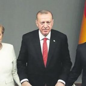 Cumhurbaşkanı Erdoğan, Merkel ve Macron ile görüştü