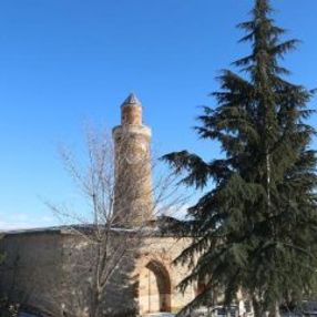 Deprem eski yapıları yıkamadı