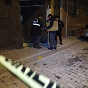 Bacağından vurdukları şahsı bagaja koyup kaçırdılar