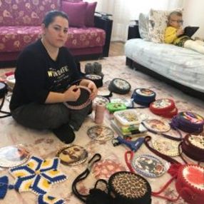 Bir annenin hayat mücadelesi: Evini atölyeye çevirdi