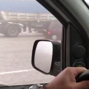 Ters şeritte kilometrelerce giden araç, tıra çarpıyordu
