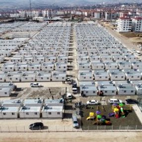 Elazığ'da depremzedeler konteynerlere yerleşmeye başladı