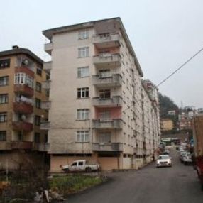 Rize'de yan yatan binalar vatandaşları korkutuyor
