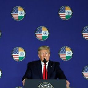 Trump: Koronavirüs aşısı piyasaya çıkacak