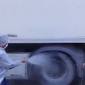 İran'dan gelen araçlar dezenfekteyle Türkiye'ye alınıyor