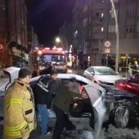 Çok sayıda araca çarpan sürücüyü polis kurtardı
