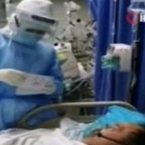 Korona hastalarıyla kartlarla iletişim kuruluyor