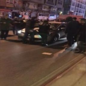 Otomobili kucağında bebeği olan kadının üzerine sürdü