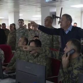 Hulusi Akar'ın komutanlara vurun emri verdiği o an
