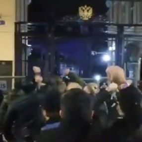 Rusya'nın İstanbul Başkonsolosluğu önünde protesto