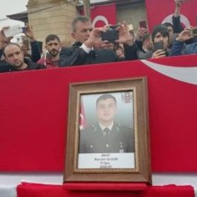 Şehit cenazesinde sosyal medya derdine düştüler