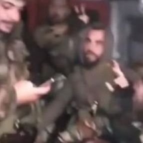 Esad'ın askerleri ambulansı kalkan yaptı