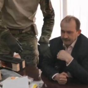 Rusya'da, rüşvet operasyonunda kanıtları yemeye çalıştı