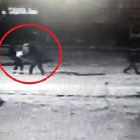 Kadını bıçaklayıp, arkadaşını döven zanlı aranıyor