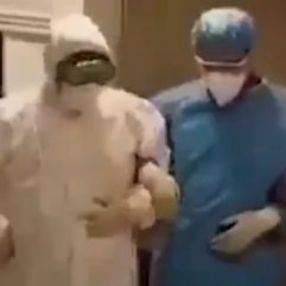 İran'da sağlık çalışanları dans ederek stres atıyor