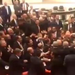 TBMM'de kavgaya uçarak giren vekil