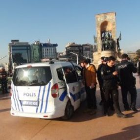 Taksim'de bir şüpheli taciz iddiasıyla gözaltına alındı