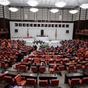 Meclis bugünü kavgasız geçirdi