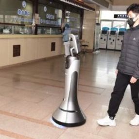 Çin'deki hastanelerde koronavirüse karşı robotlar kullanılıyor