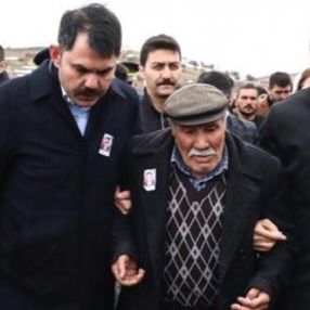 Şehit babasının sözleri Bakan Kurum'u duygulandırdı