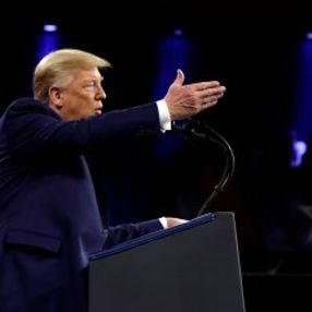 Trump ve Pence'in toplantısında koronavirüs tespit edildi