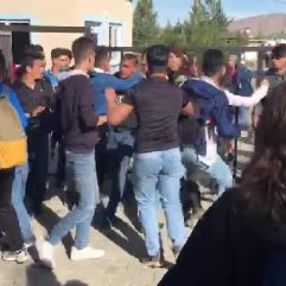 Batman'da lise öğrencileri kavga etti
