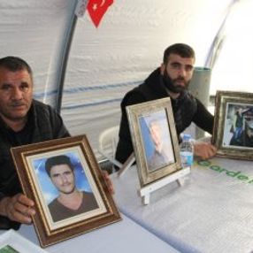 Evlat nöbetinde 2 aile daha çocuklarıyla buluşacak