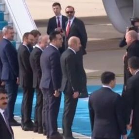 Cumhurbaşkanı Erdoğan, kimseyle tokalaşmadı