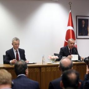 Brüksel'de Cumhurbaşkanı Erdoğan'dan korona önlemi